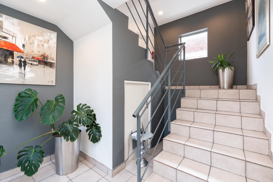 6 Bedroom Property for Sale in Vredehoek Western Cape